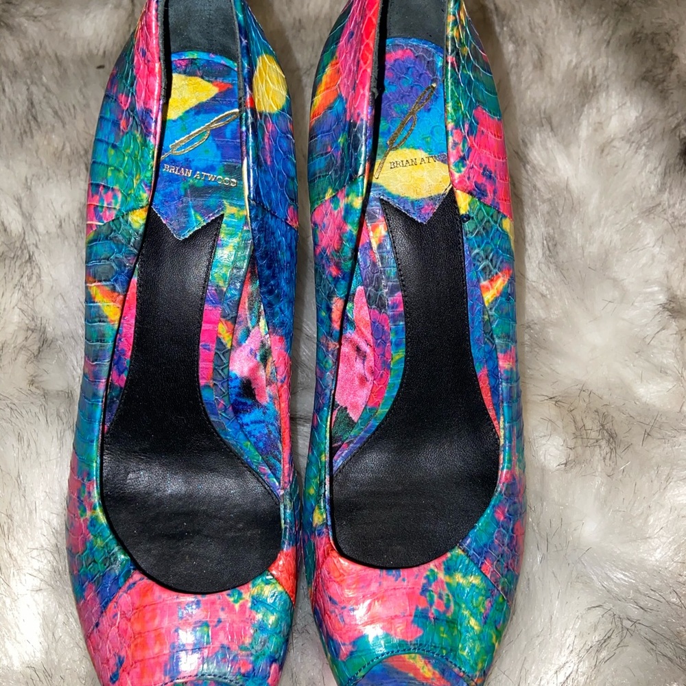 Shoes - Picture 2 of 4